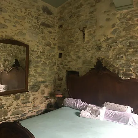 Beautiful Arched Stone 1 Bd Apartment Mons (Herault)
