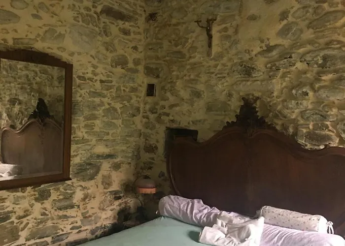 Beautiful Arched Stone 1 Bd Lejlighed Mons (Herault)